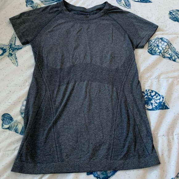 Athleta Tops - Athleta Momentum Seemless Tee Shirt size Small